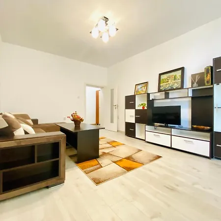 Center 2-bedroom Cosy Apartment *